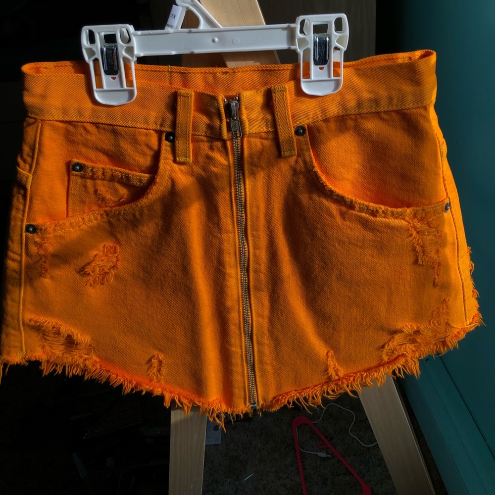 LF NEVER WORN BEFORE SKIRT